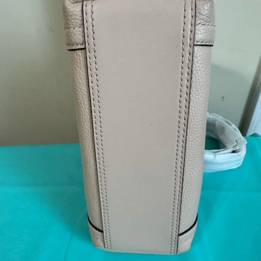 Michael Kors Tan Leather Shoulder Bag - Picture 5 of 9